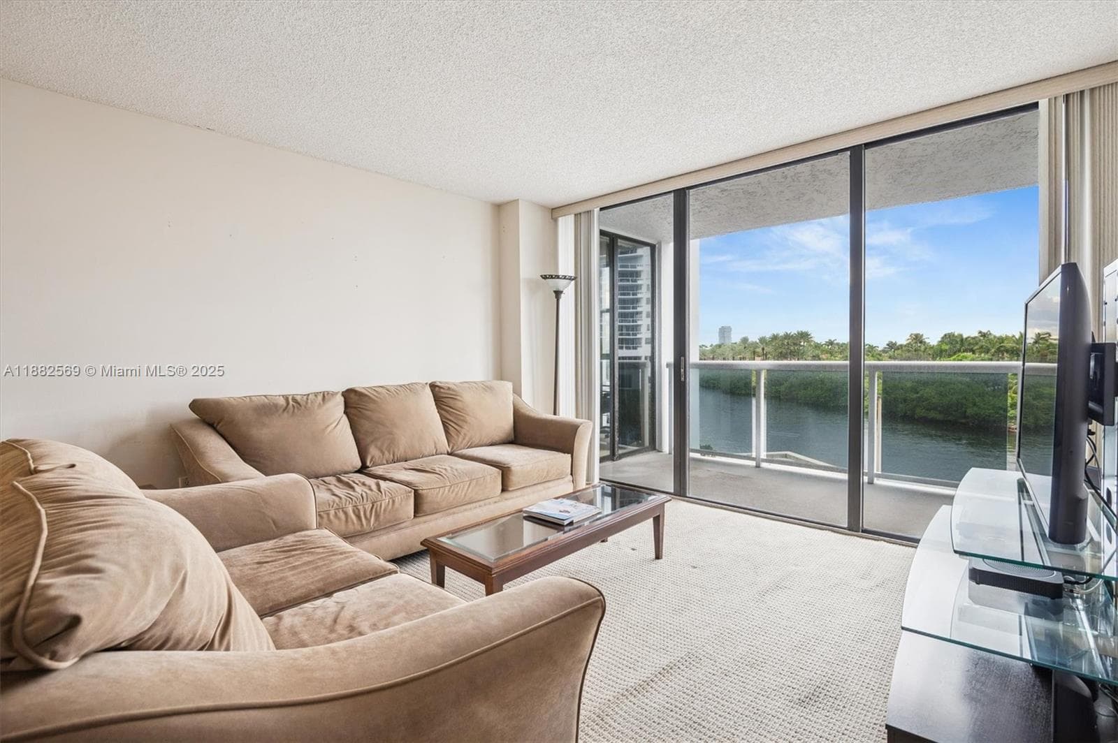 20515 E Country Club Dr 442 photo 4
