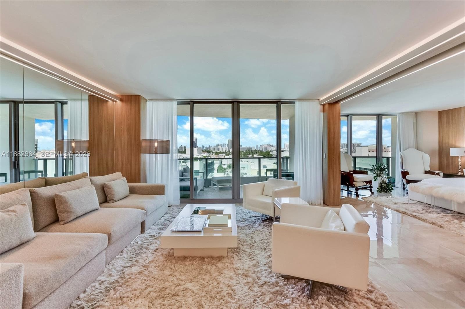 1455 Ocean Dr 811 photo 2