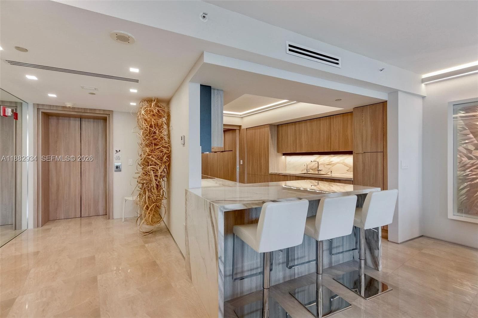 1455 Ocean Dr 811 photo 3