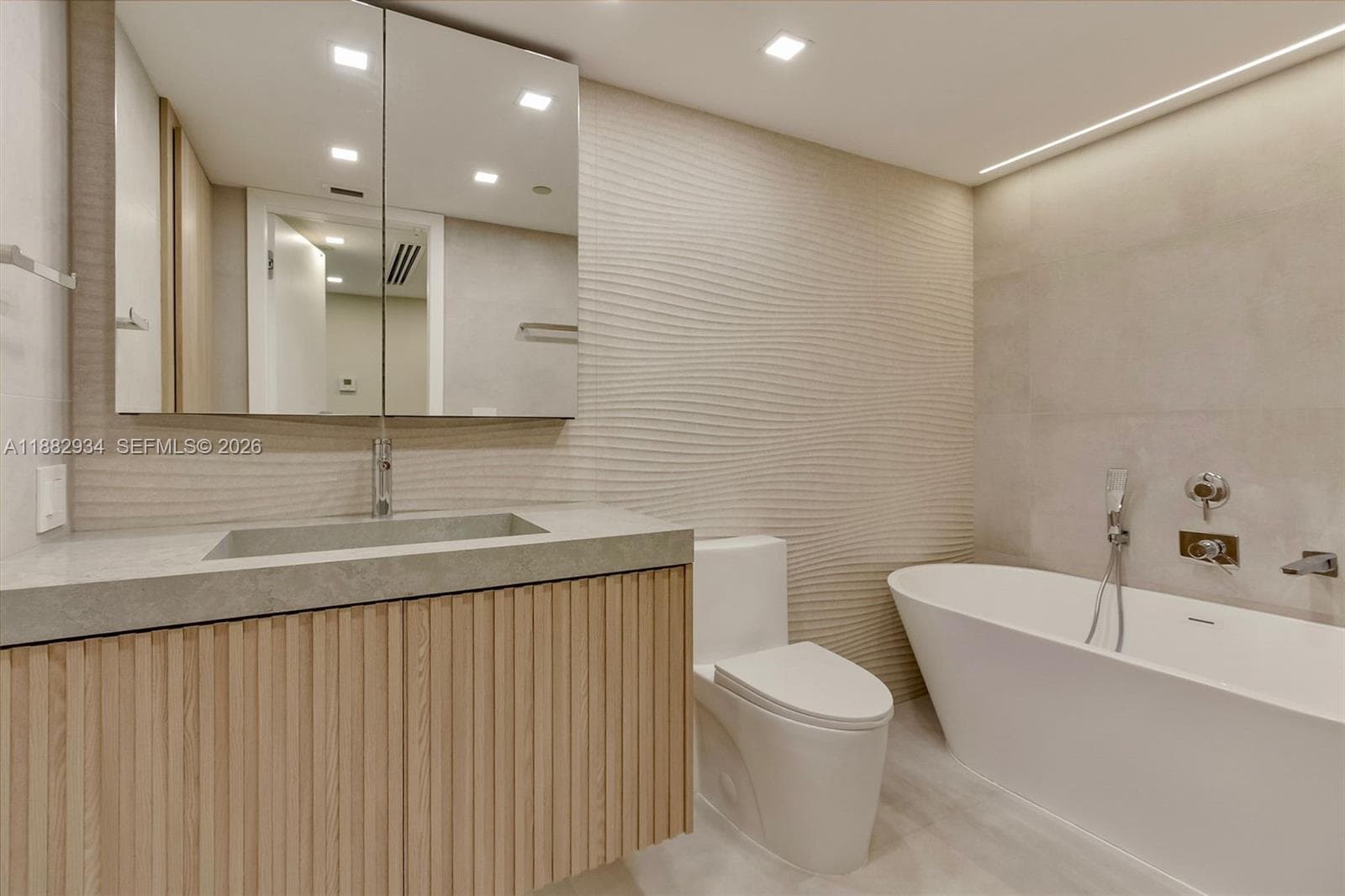 1455 Ocean Dr 811 photo 5
