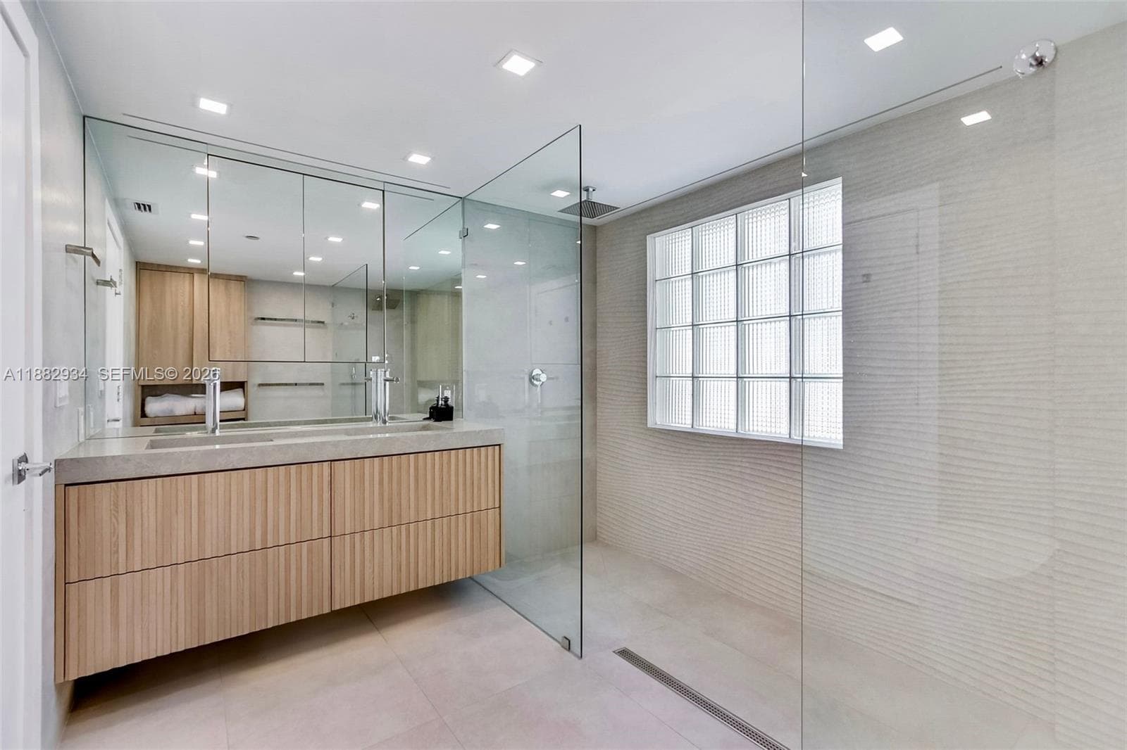 1455 Ocean Dr 811 photo 14