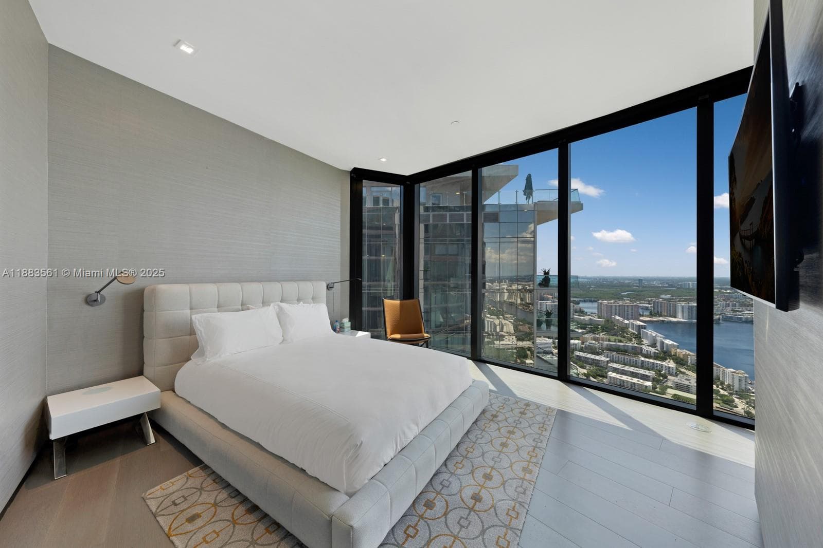18555 Collins Ave PH-1 photo 16
