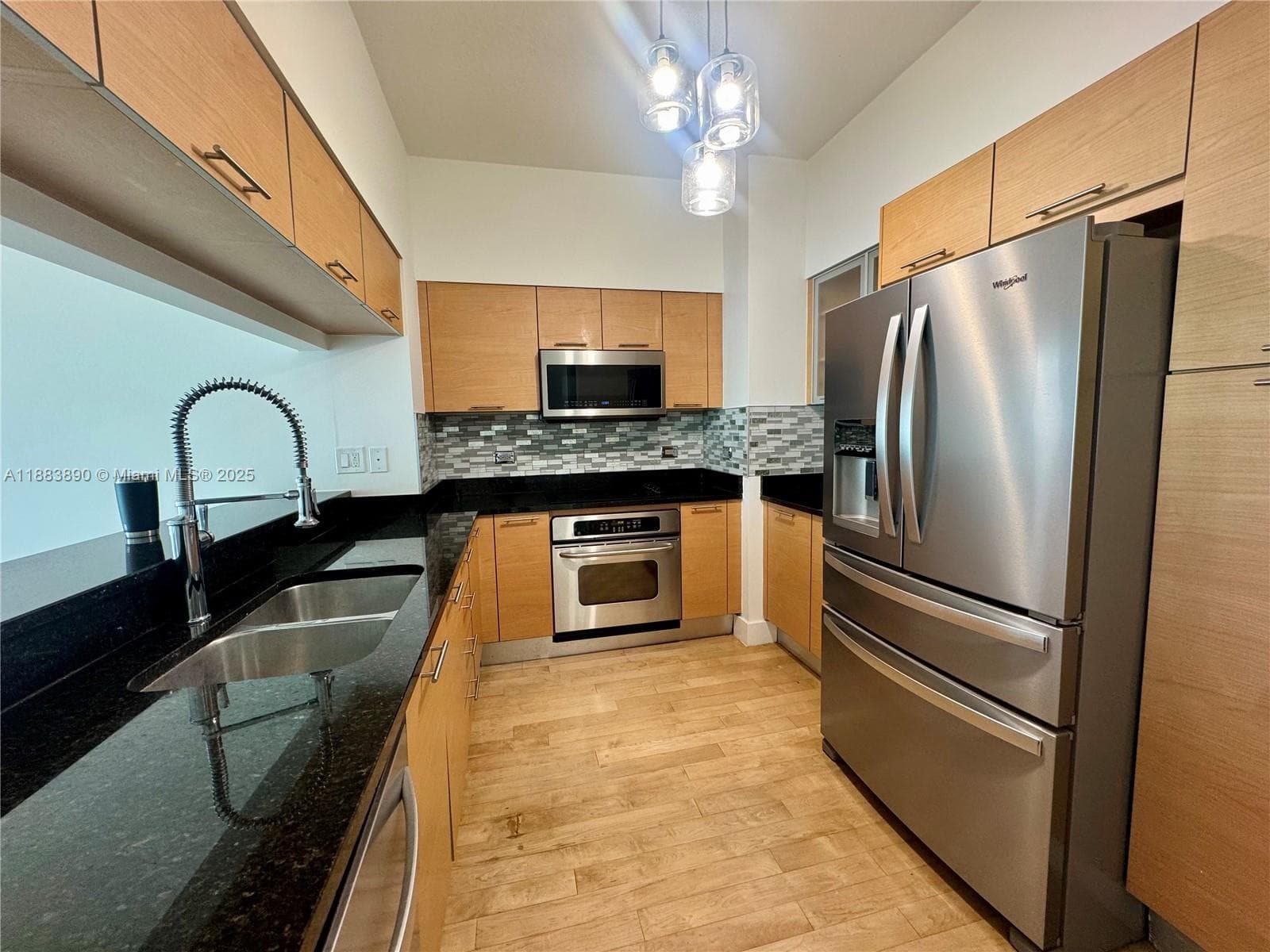 31 SE 5th St 3817 photo 6
