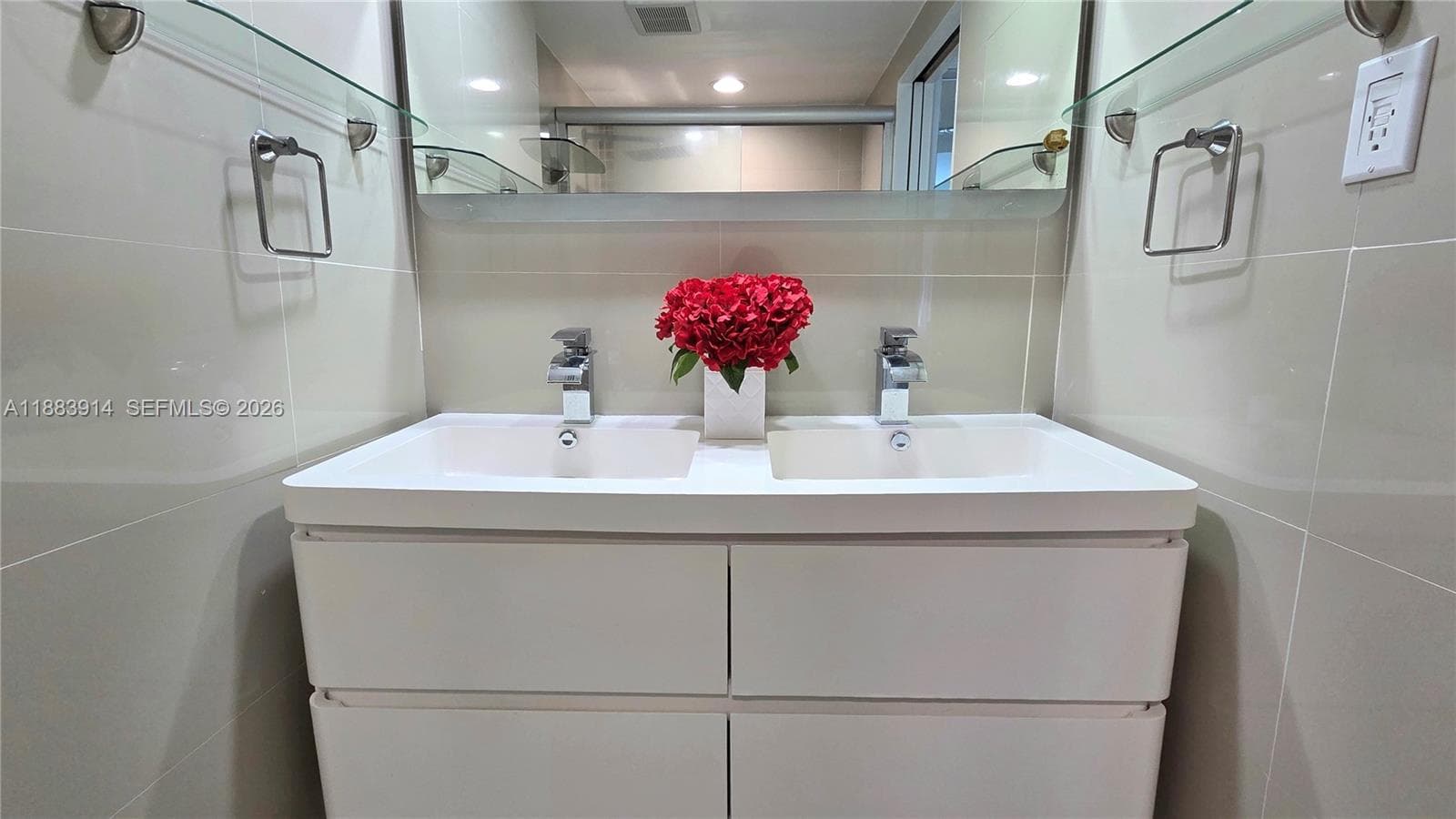 18051 Biscayne Blvd 1204 photo 9