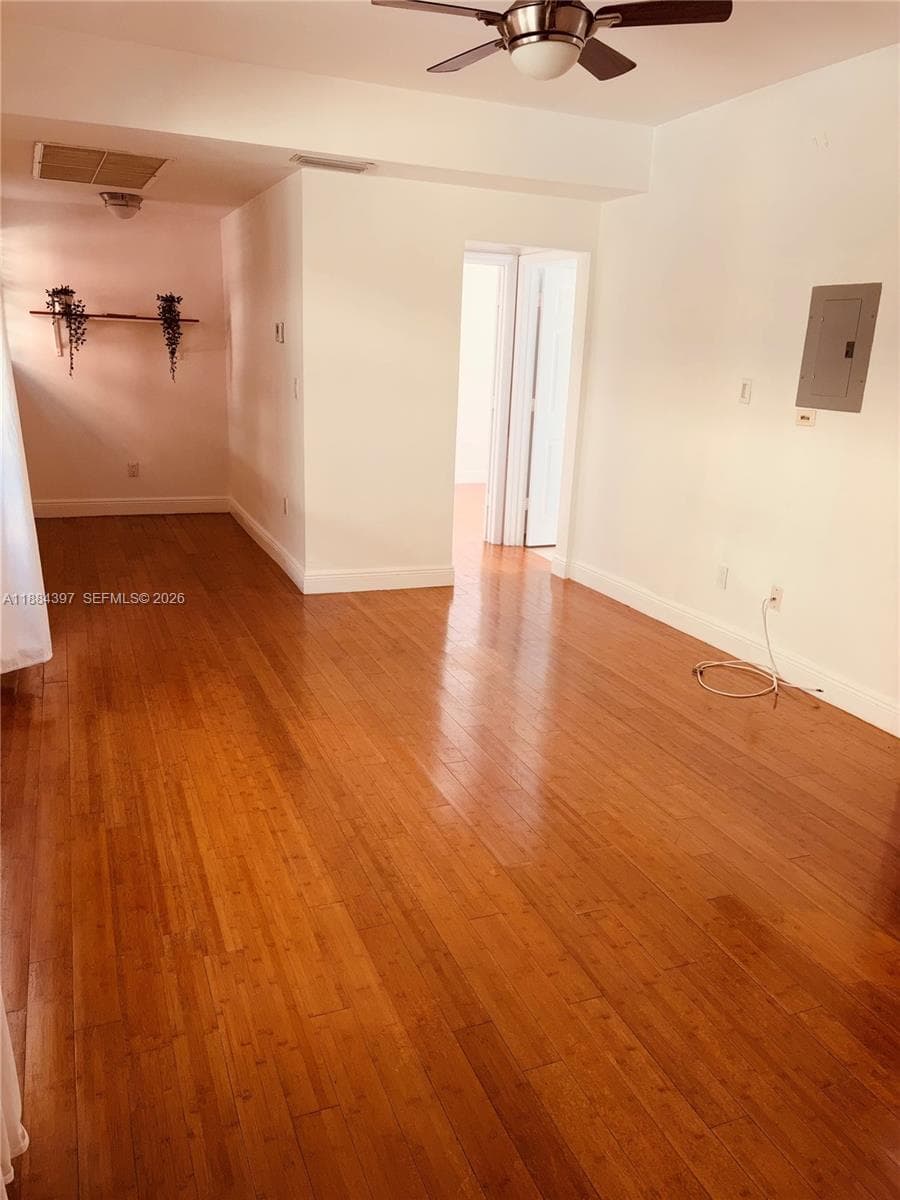 4812 Pine Tree Dr 205 photo 5