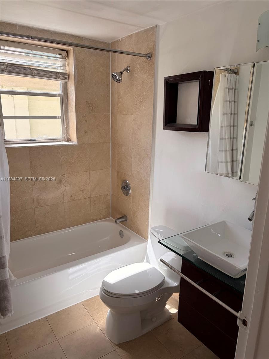 4812 Pine Tree Dr 205 photo 8
