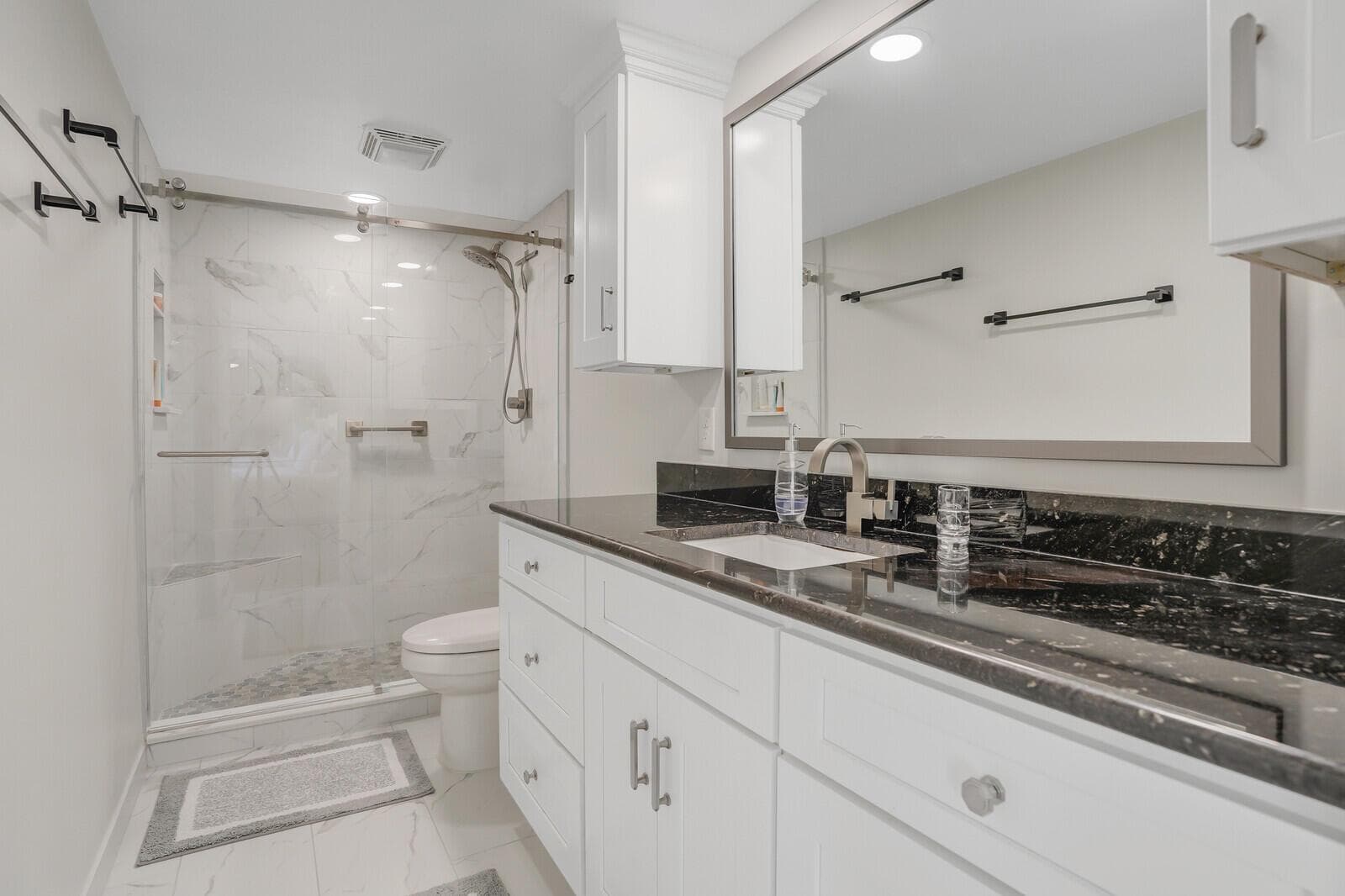 825 Center Street 14a photo 24