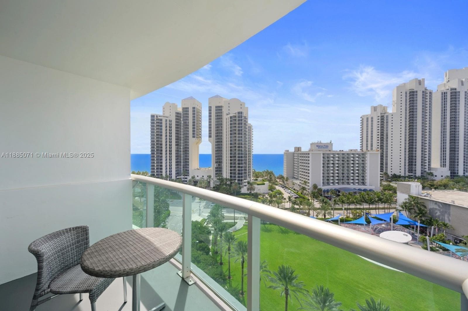 19370 Collins Ave 1425 photo 2