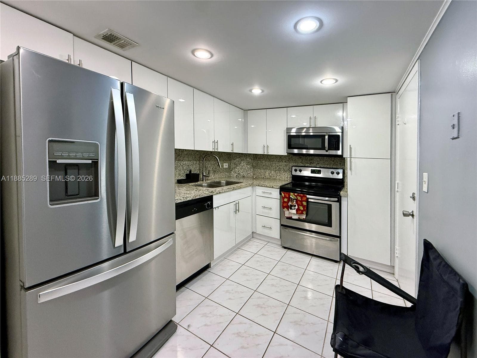 5005 Collins Ave 523 photo 9