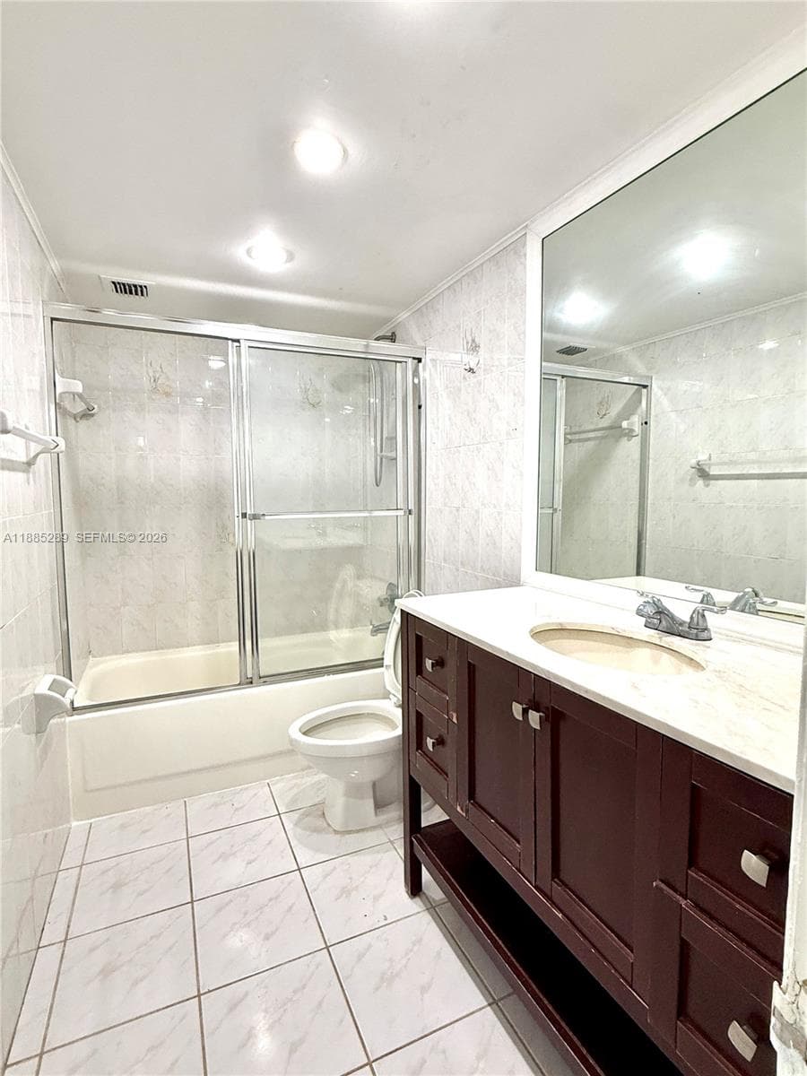 5005 Collins Ave 523 photo 10