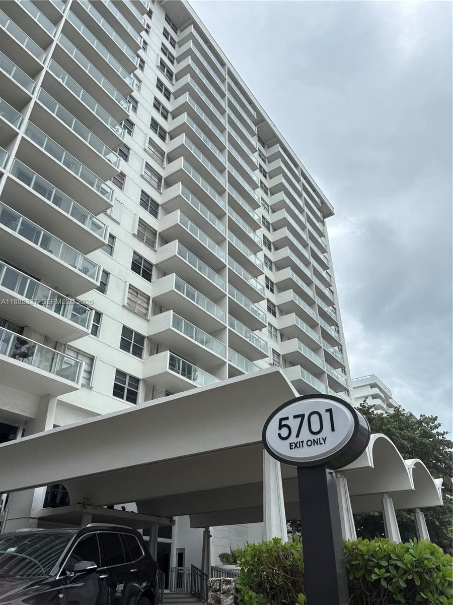 5701 Collins Ave 709 photo 13