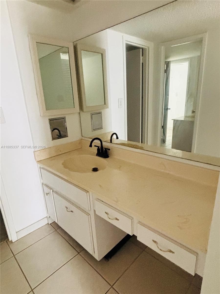5701 Collins Ave 709 photo 4