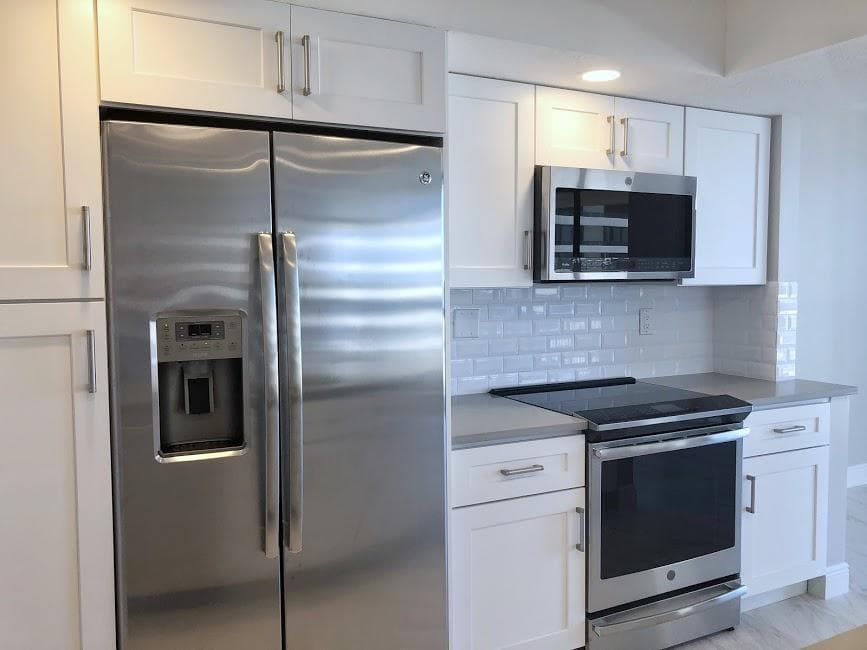 115 Lakeshore Drive 746 photo 5