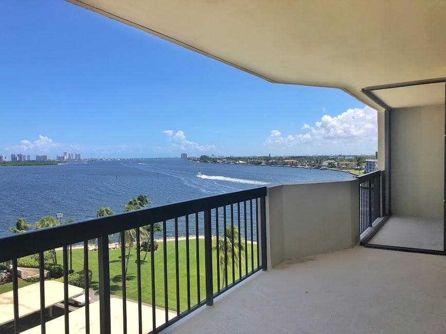 115 Lakeshore Drive 746 photo 9