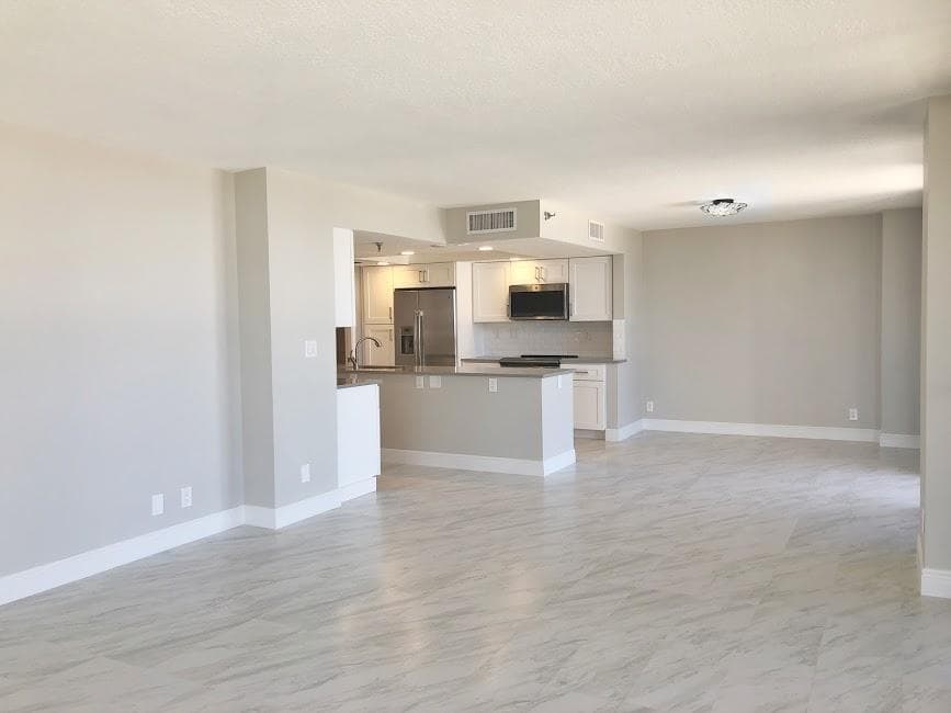 115 Lakeshore Drive 746 photo 10