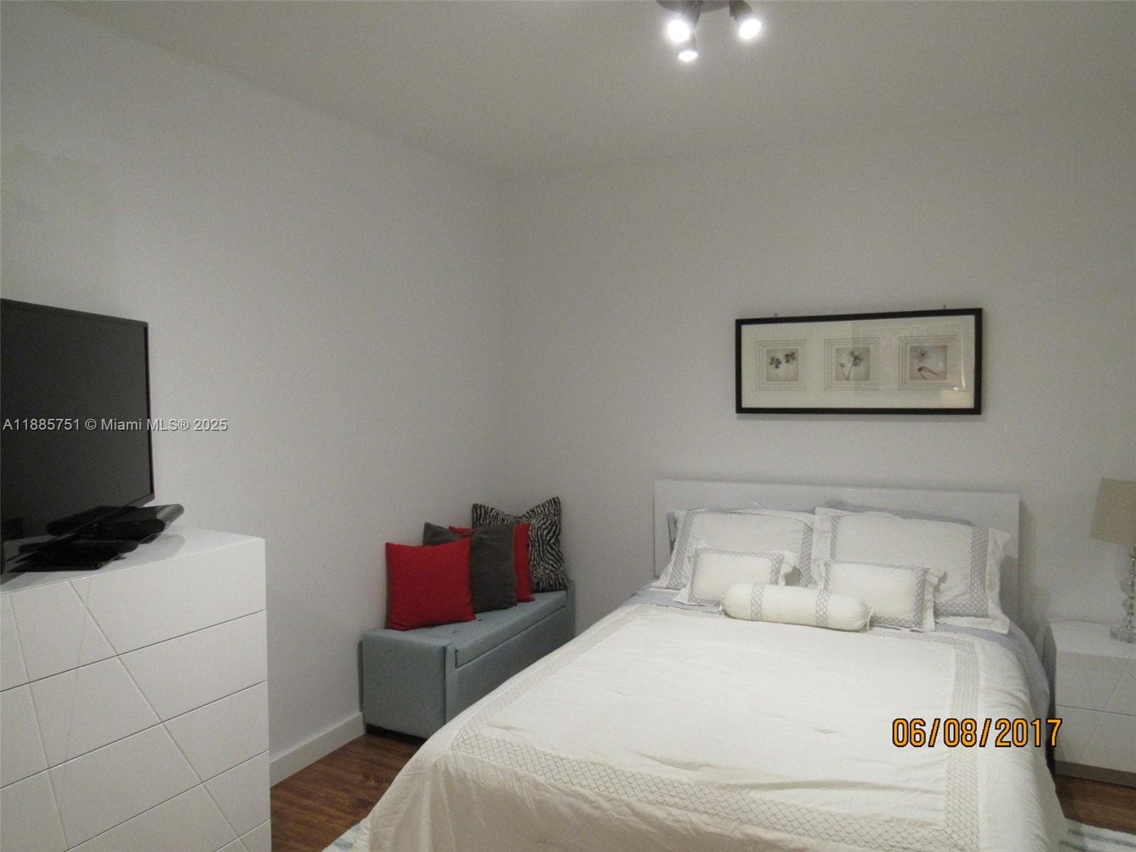 1830 S Ocean Dr 1509 photo 3