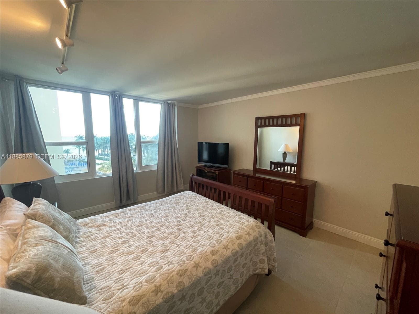 3505 S Ocean Dr 420 photo 5