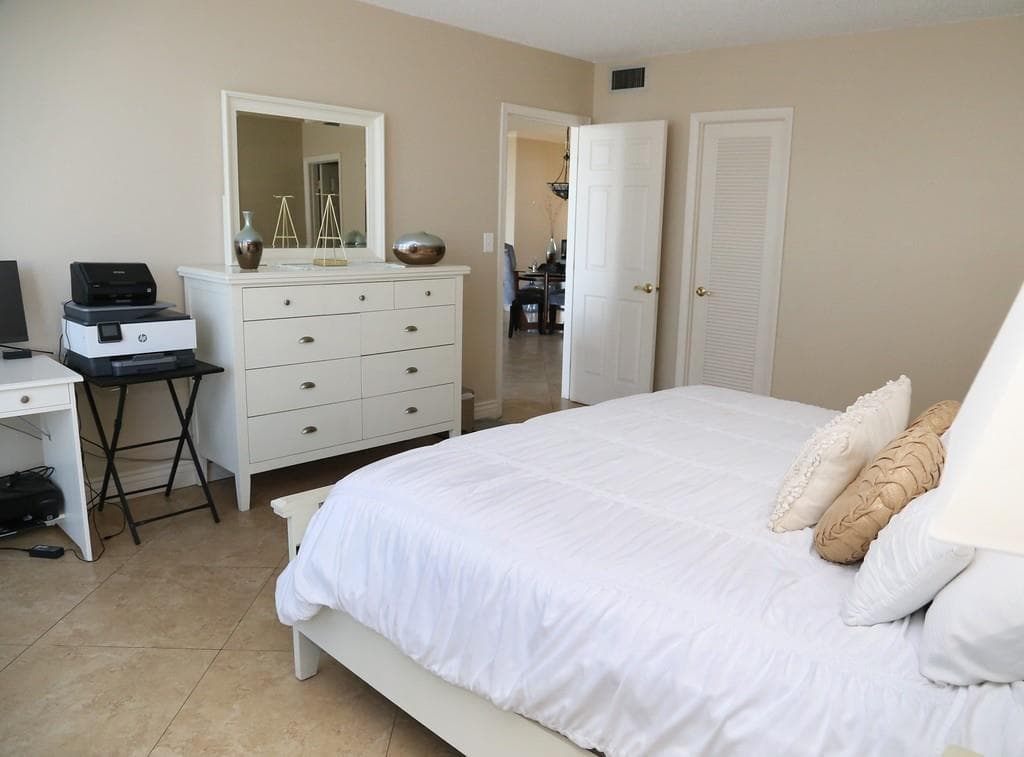 521 N Riverside Drive 602 photo 11