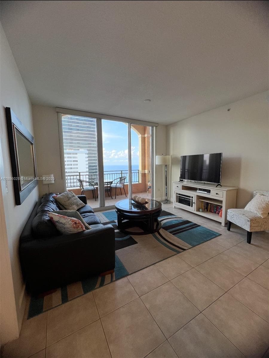 2080 S Ocean Dr PH6 photo 3