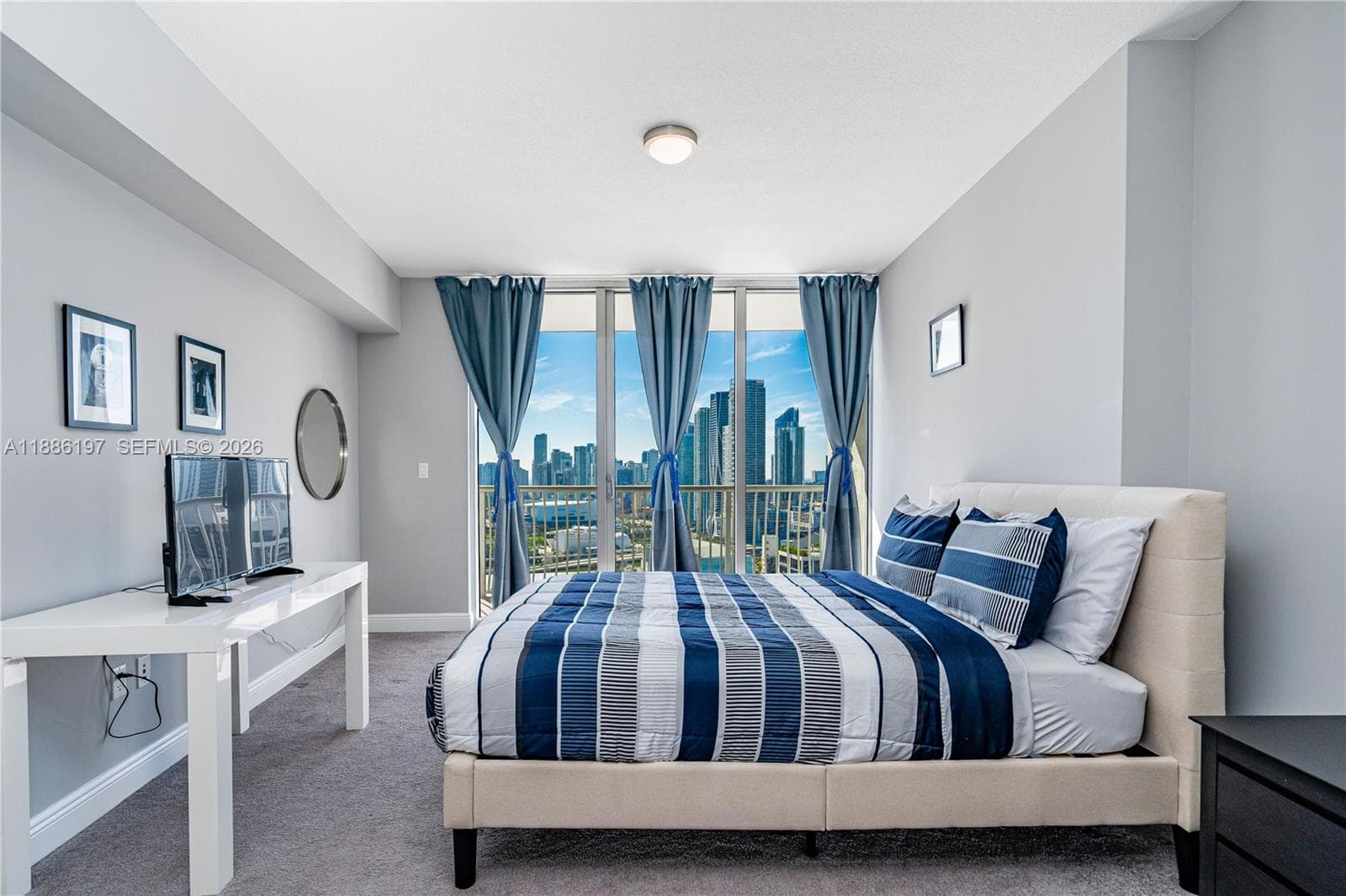 1750 N Bayshore Dr 3410 photo 2