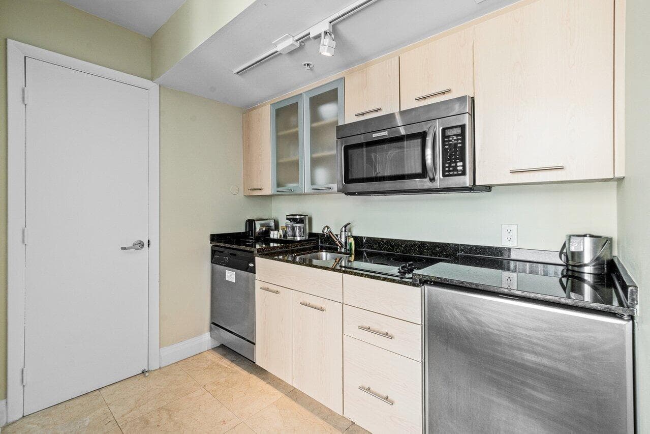 2670 E Sunrise Boulevard 1202 photo 10