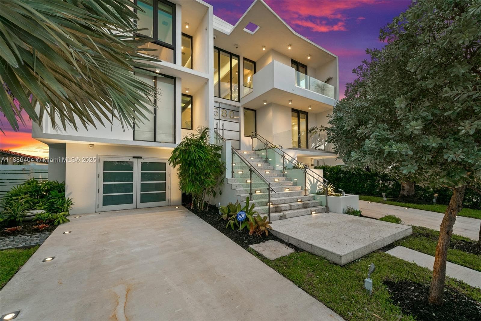 1580 S Treasure Dr photo 6