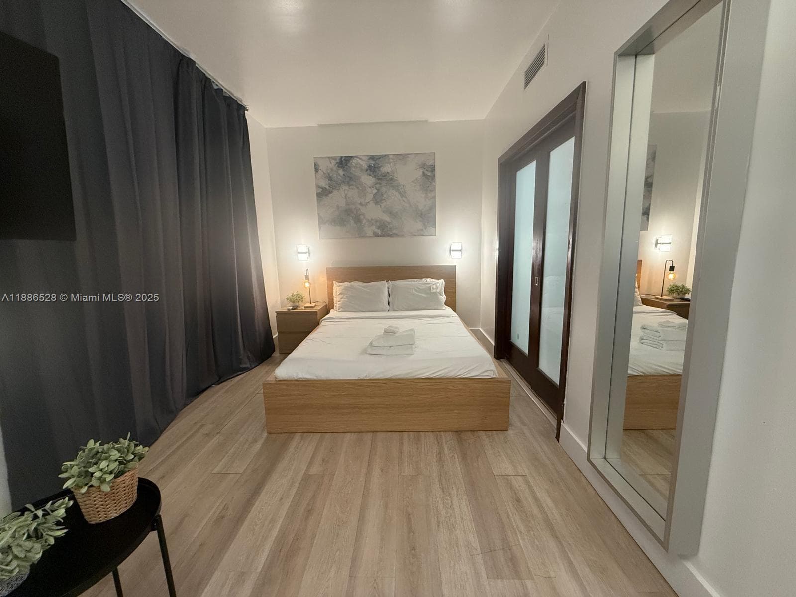 1036 Ocean Dr B303 photo 1