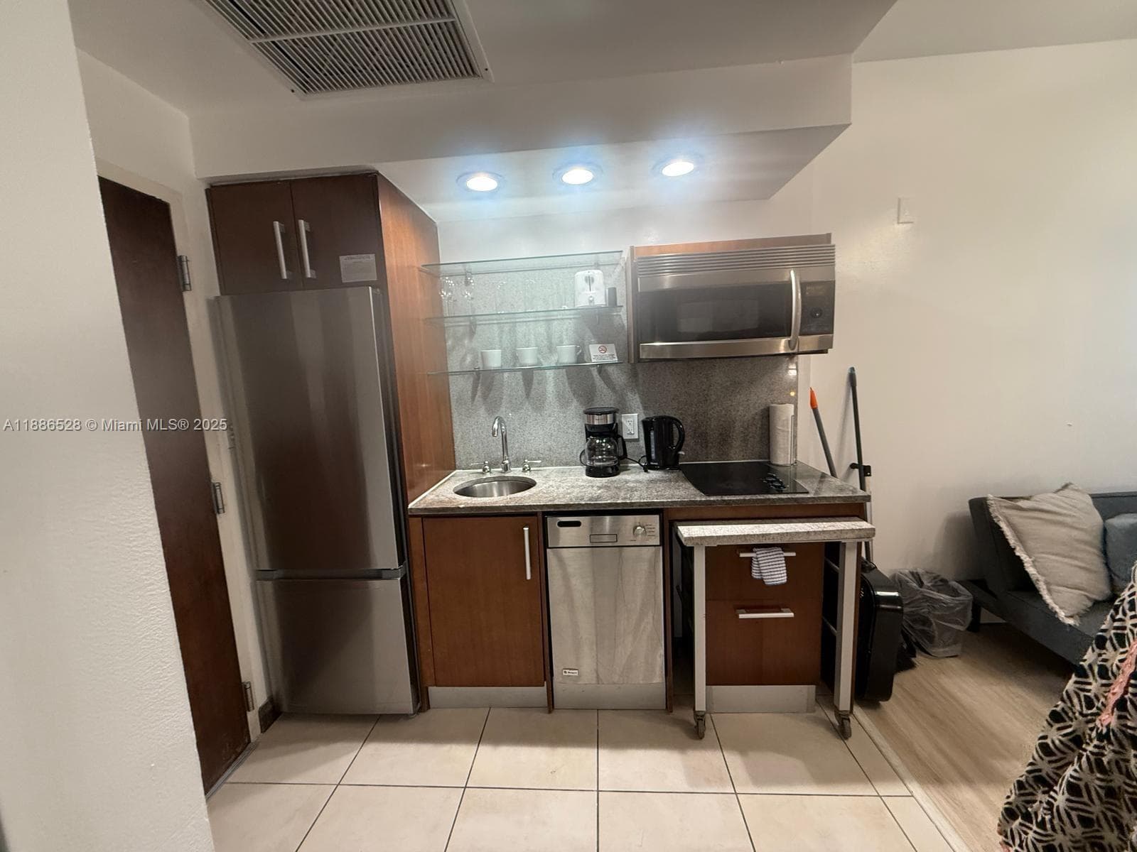 1036 Ocean Dr B303 photo 4