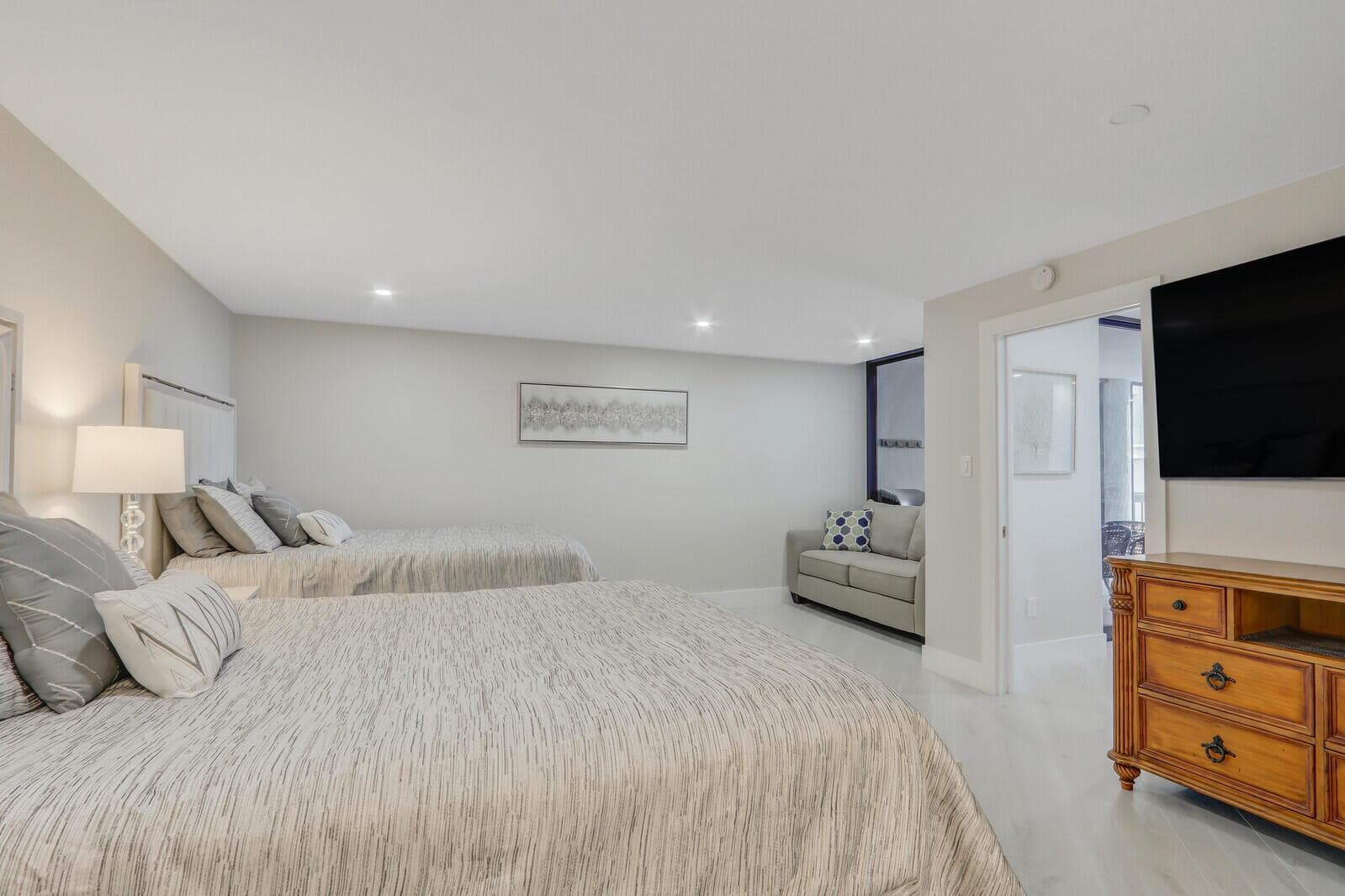 5380 N Ocean Drive 9a photo 23