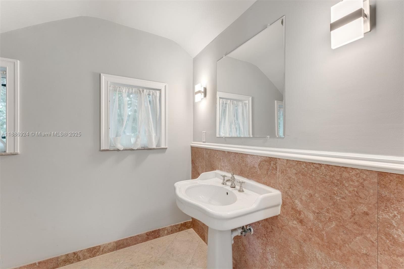 11 E Rivo Alto Dr photo 24