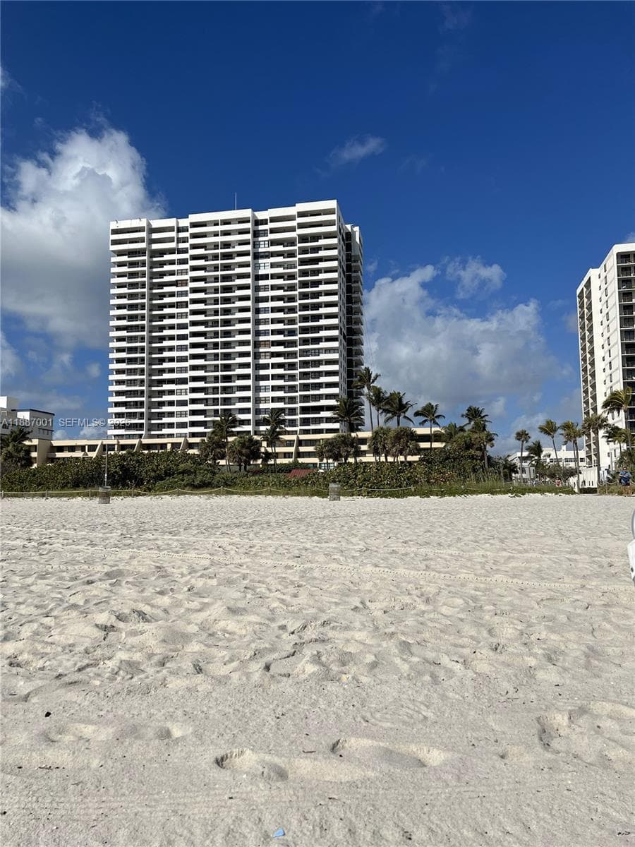 2555 Collins Ave 2112 photo 2