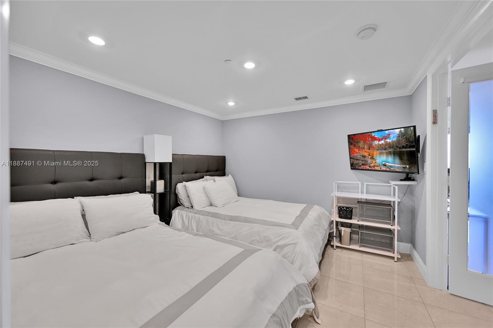 1850 S OCEAN DR 1507 photo 16