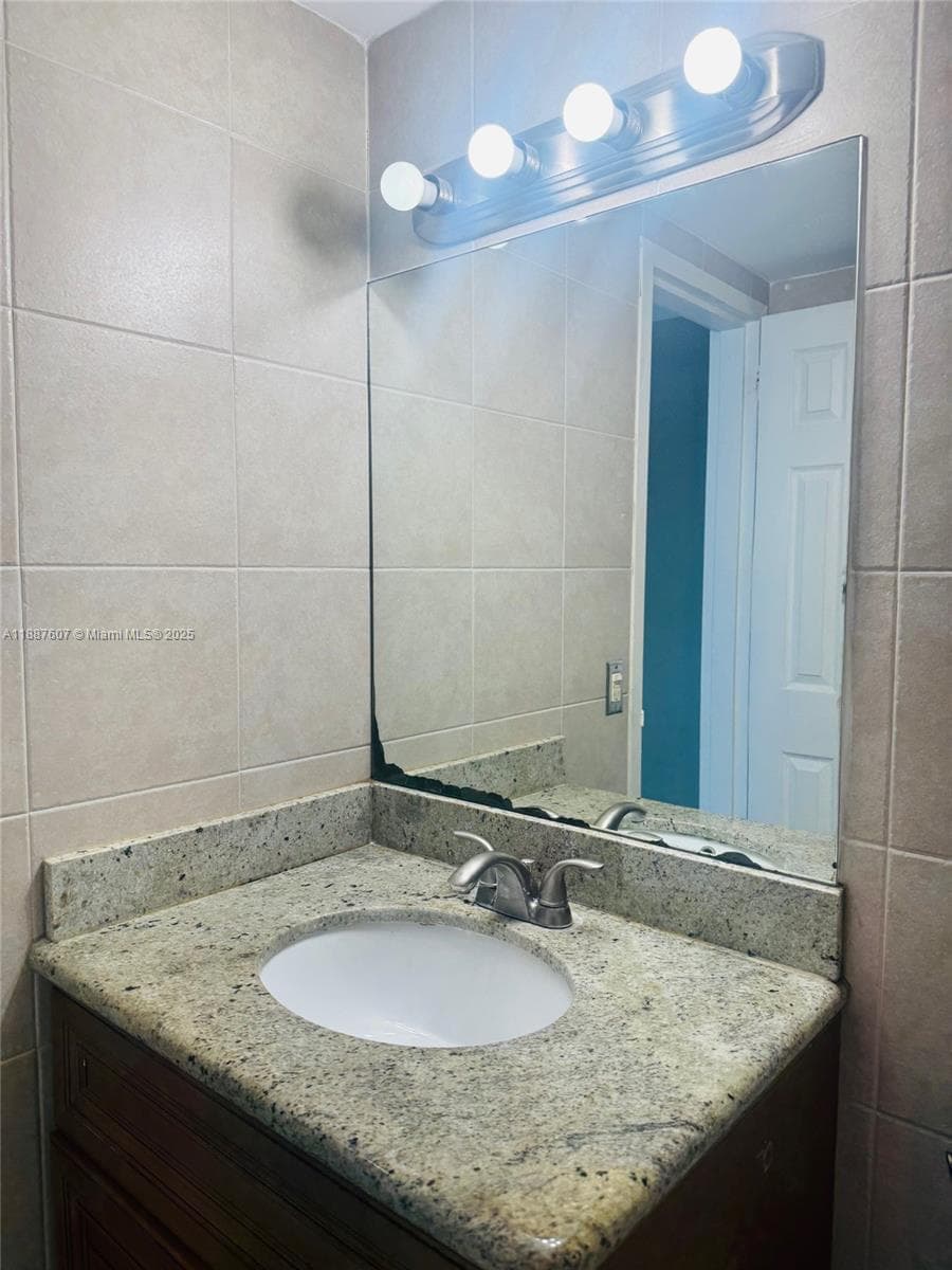 2000 135th St 403 photo 11
