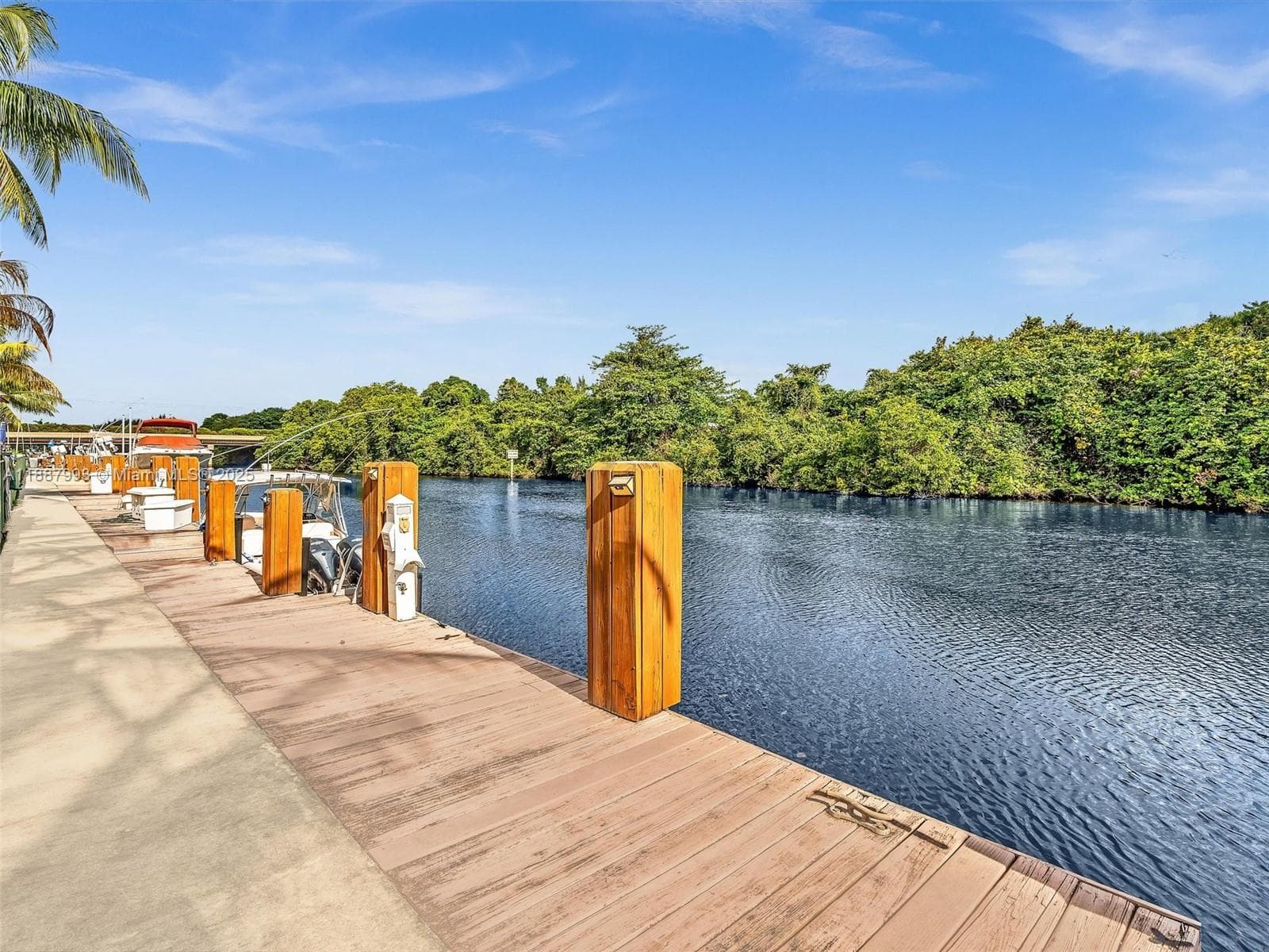 2901 Hidden Harbour St photo 2