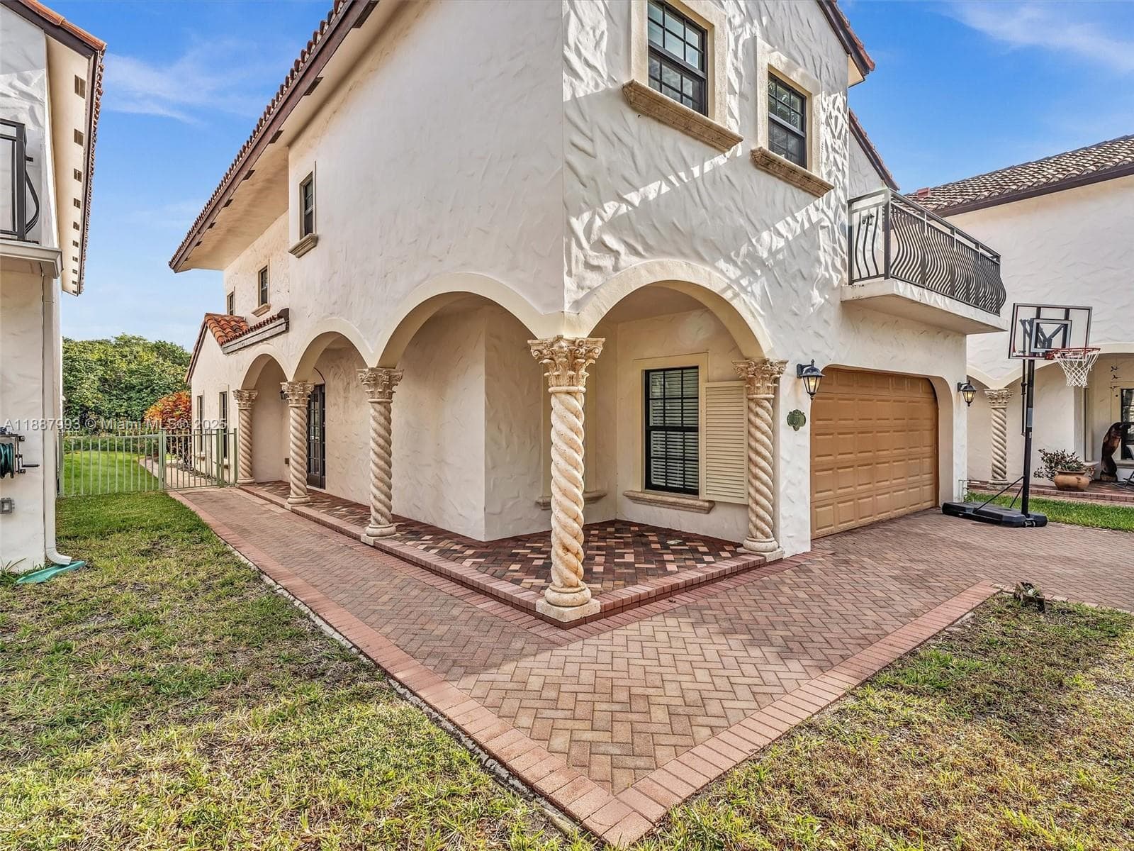 2901 Hidden Harbour St photo 5