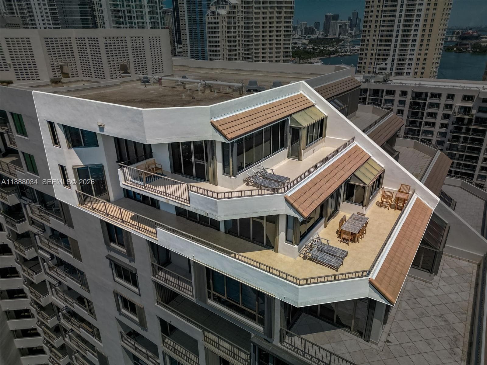 520 Brickell Key Drive UPH-03 photo 2