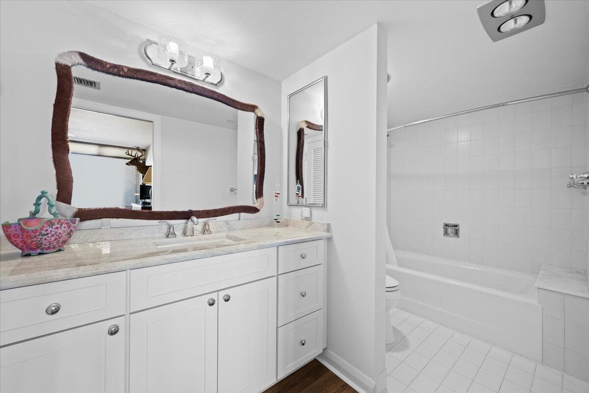 100 Lakeshore Drive 1854 photo 23