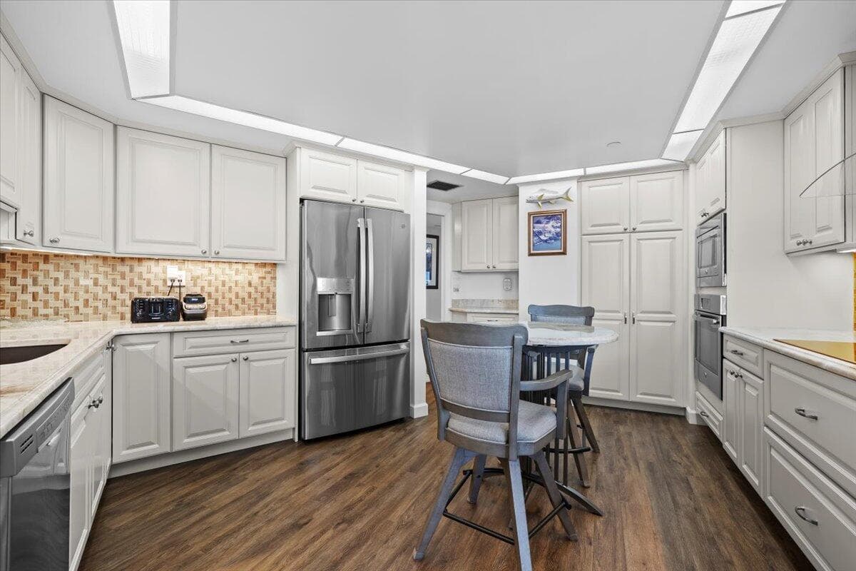 100 Lakeshore Drive 1854 photo 6