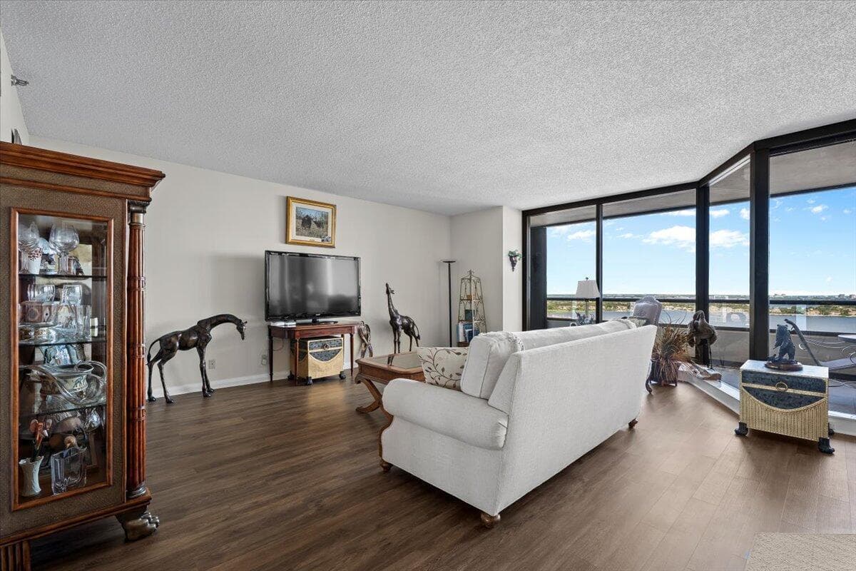 100 Lakeshore Drive 1854 photo 12