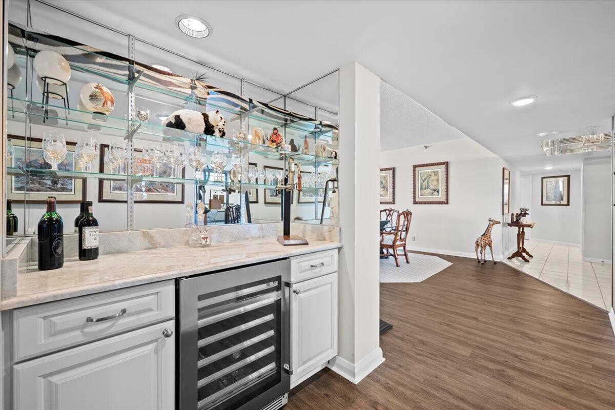 100 Lakeshore Drive 1854 photo 5