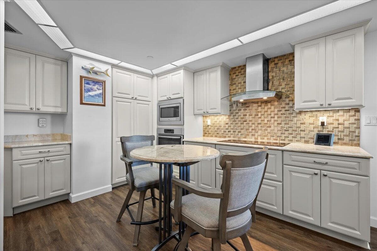 100 Lakeshore Drive 1854 photo 9