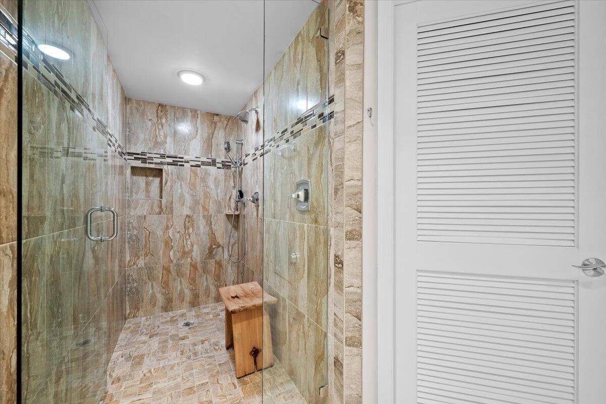 100 Lakeshore Drive 1854 photo 18