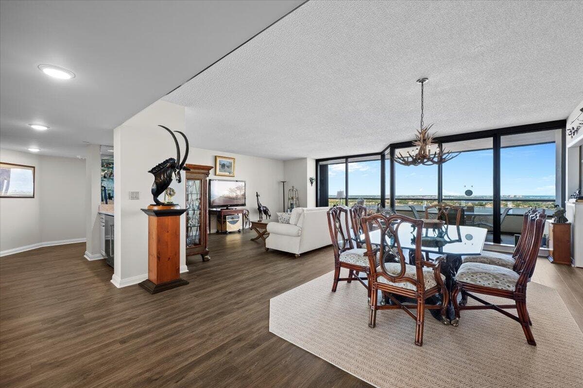100 Lakeshore Drive 1854 photo 4