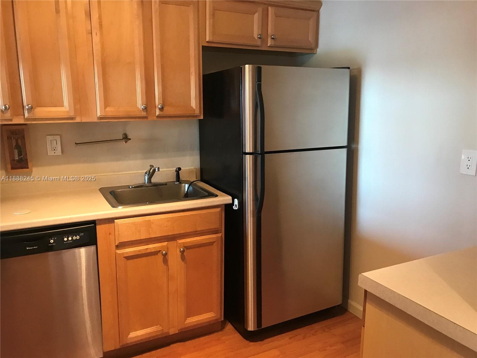 1000 Parkview Dr 627 photo 2