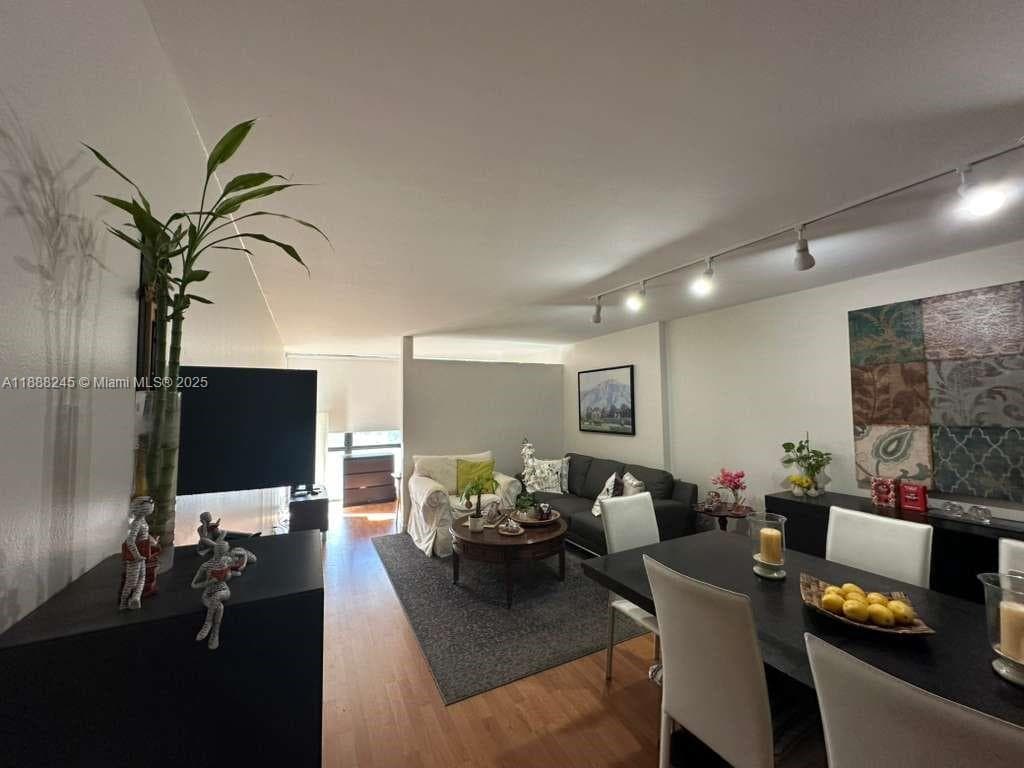 1000 Parkview Dr 627 photo 5