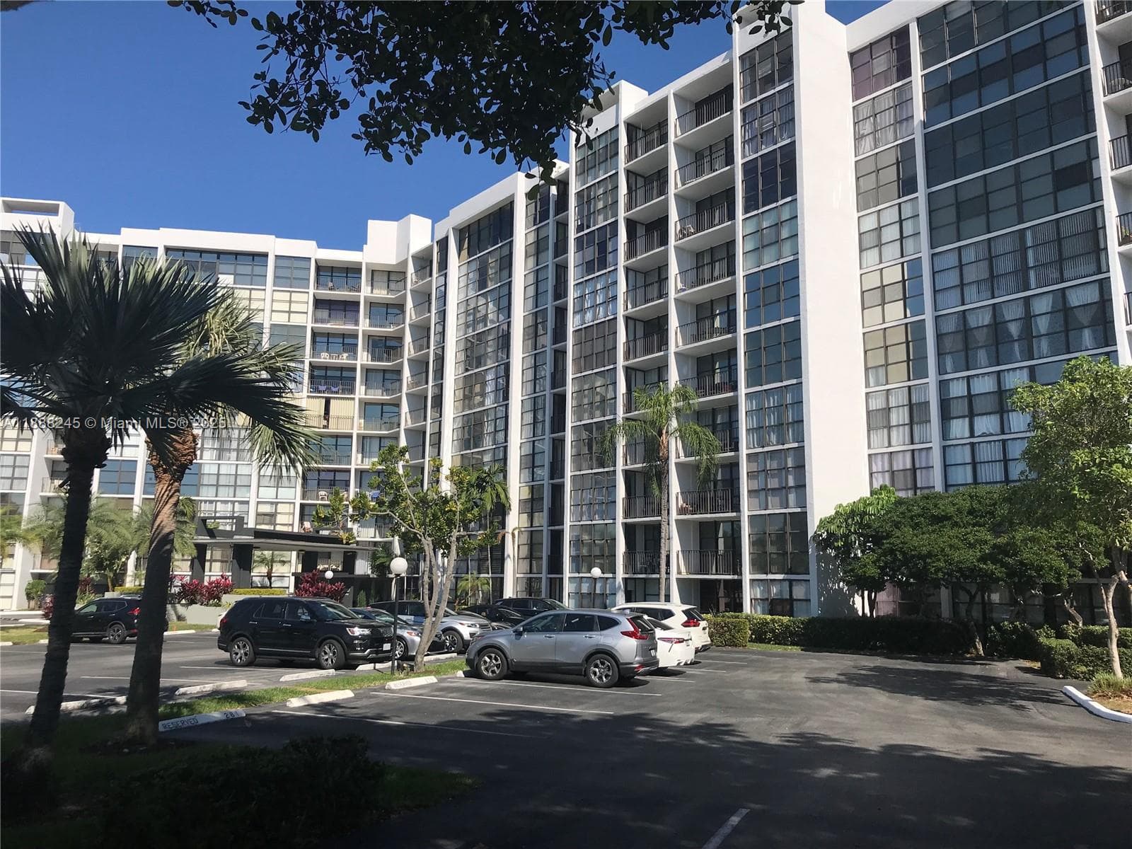 1000 Parkview Dr 627 photo 15