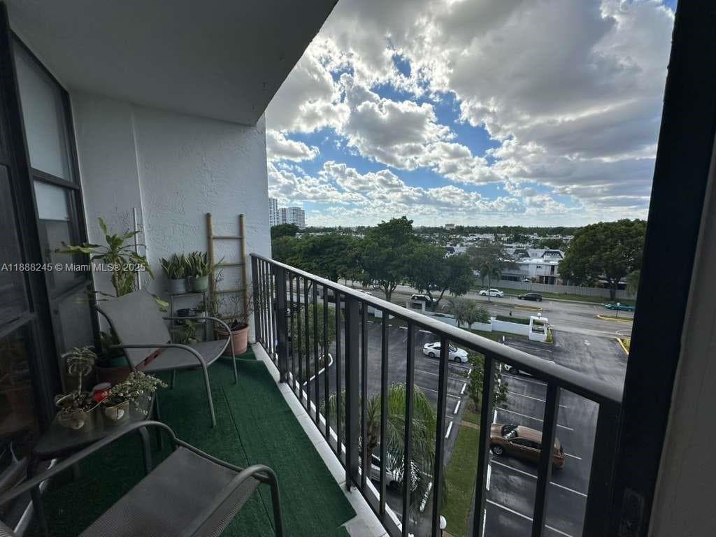 1000 Parkview Dr 627 photo 8