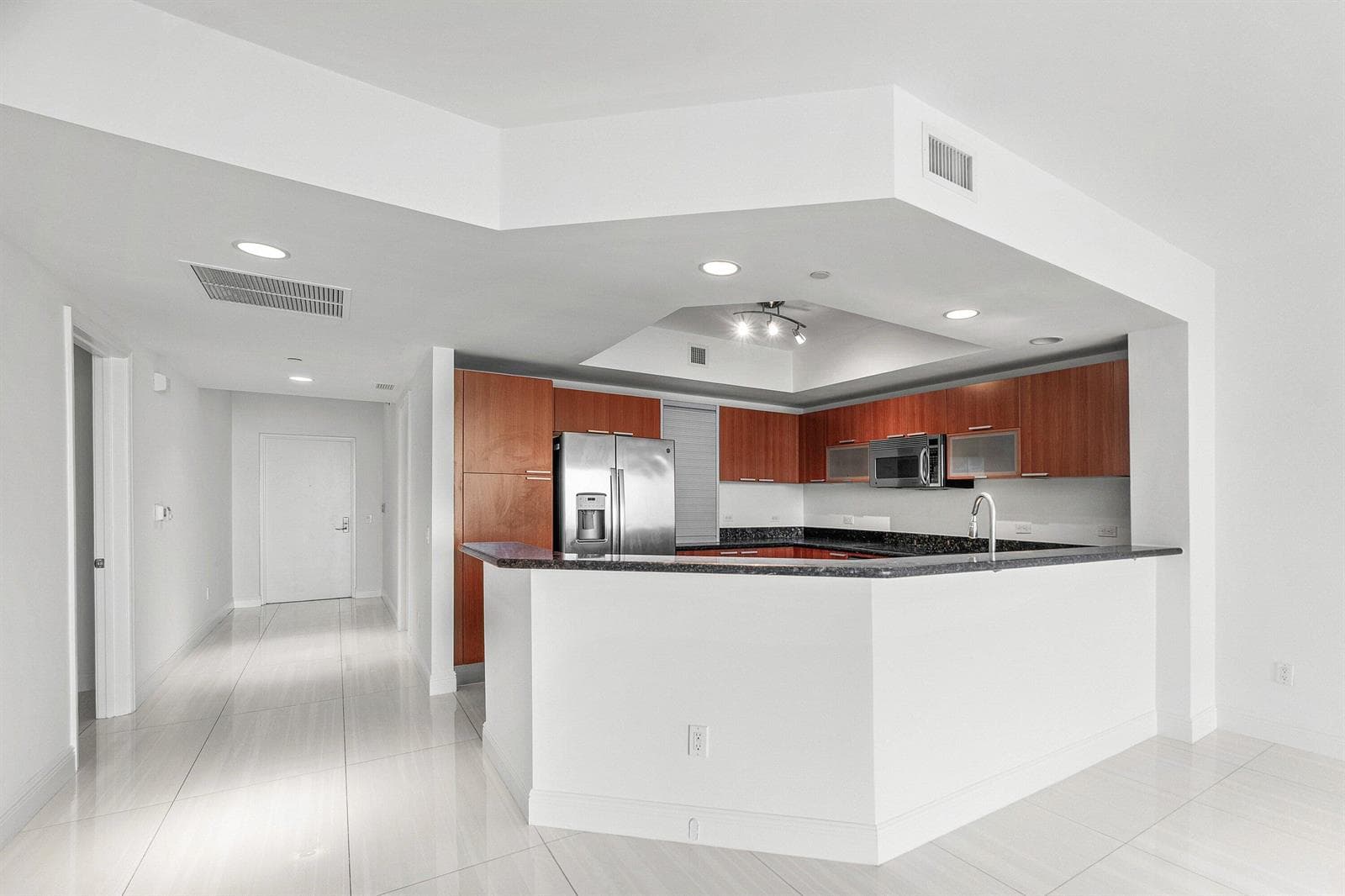 2650 Lake Shore Drive 1005 photo 6