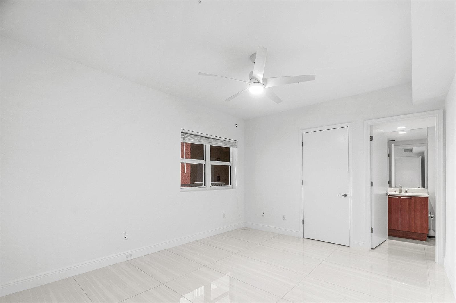 2650 Lake Shore Drive 1005 photo 17