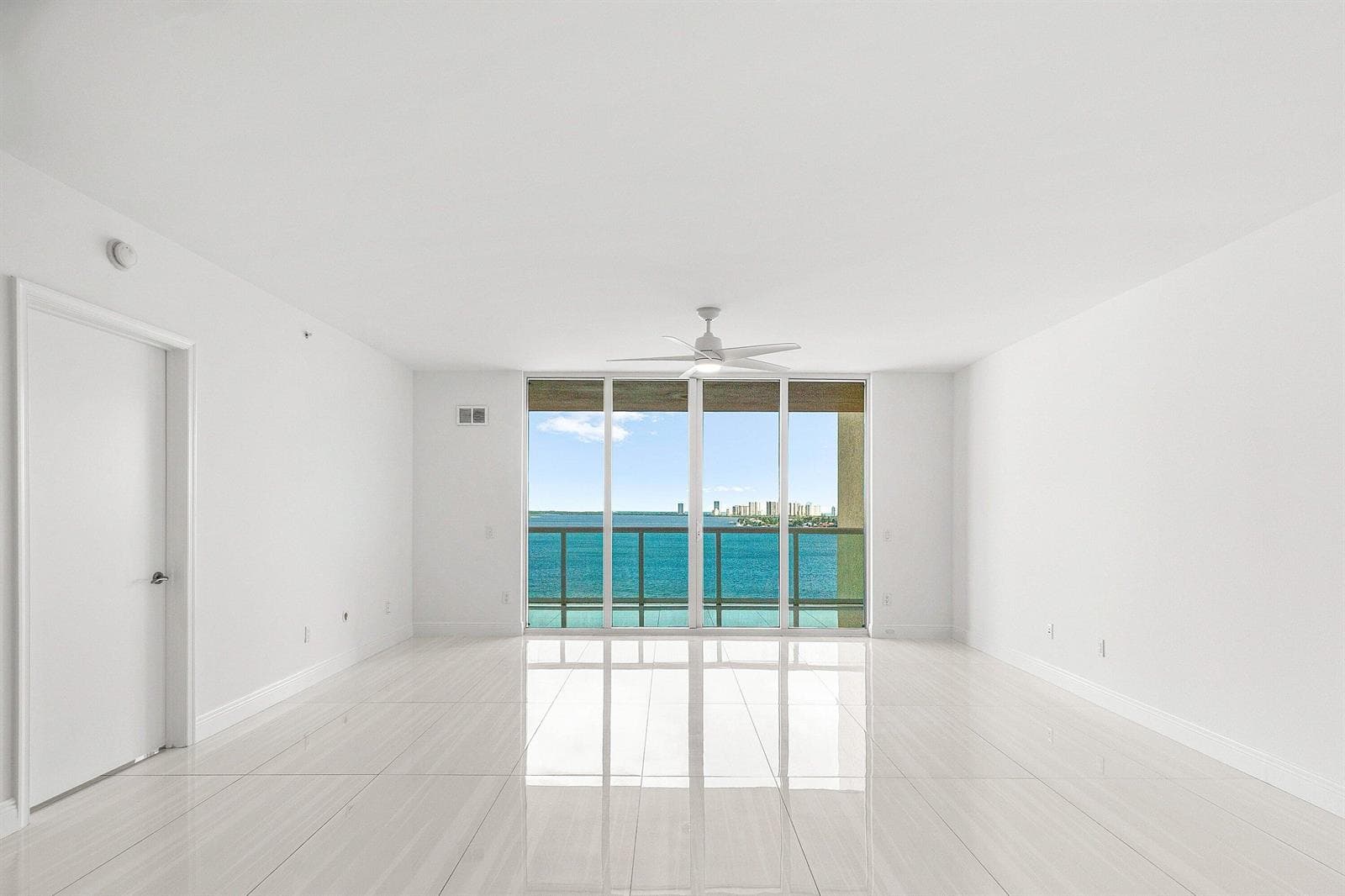 2650 Lake Shore Drive 1005 photo 22